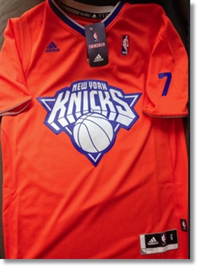 Get a load of the Knicks' sleeved Christmas jersey