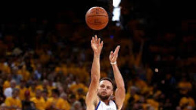 Steph Curry Reaches 2k Career Three-Pointers