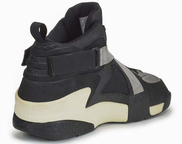 Iconic Nike Basketball Sneaker of the Past 20 Years: Air Raid