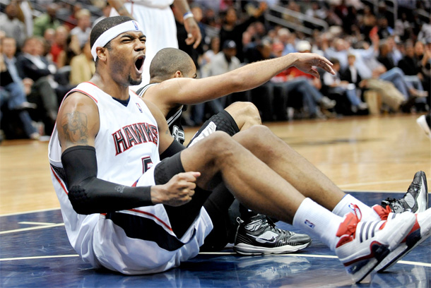 Atlanta Hawks' Josh Smith heads toward the basket during the NBA