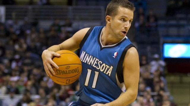 Watch the owner of JJ Barea's Puerto Rican Team punch a referee during a  playoff game - Mavs Moneyball