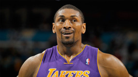 Knee Strain May Keep Metta Out of Lakers’ Lineup