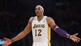Dwight Howard Considering Spurning Lakers for Spurs