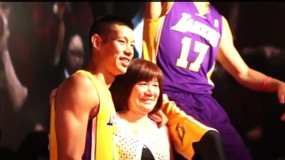 VIDEO: Jeremy Lin Pranks Fans by Pretending to be a Wax Statue