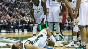 Jabari Parker Re-Injures Knee in Loss to Miami Heat