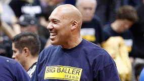 Did LaVar Ball Tweet a Gif of Him Dunking on Donald Trump? Why Yes, Yes He Did