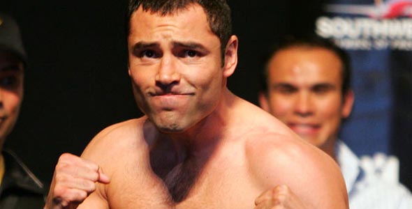 Shaq Fights Oscar De La Hoya…And Wins