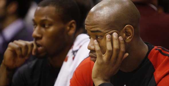 Jarrett Jack Ties Shoe During Game, Deng Does Nothing [Video]