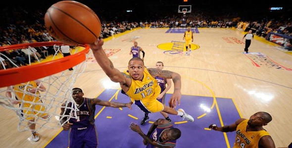 Lakers’ Shannon Brown With ‘Best’ Dunk Fail In History?