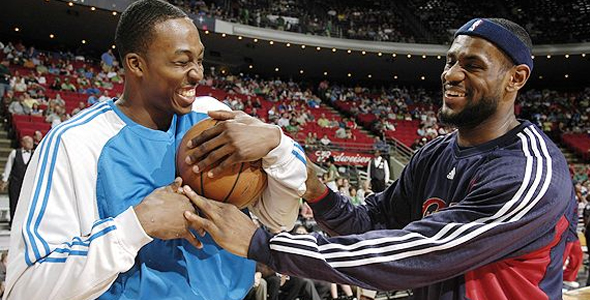 Dwight Howard Imitates Lebron James’ Chalk Toss