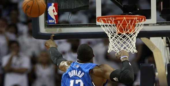 Dwight Howard Headbutts Backboard in Monster Rejection of Luol Deng