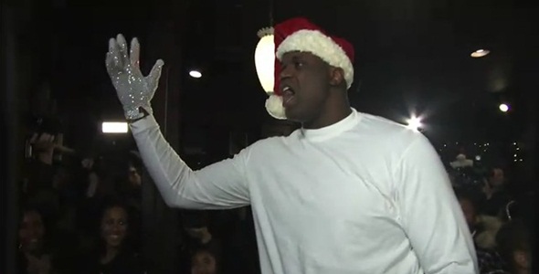 Shaq Dons Glove, Imitates Micheal Jackson at Video Game Premiere