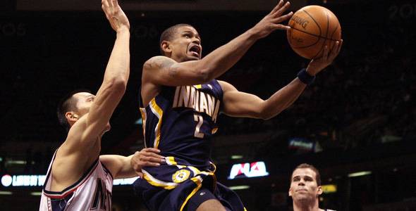 Earl Watson’s Half-Court Buzzer Beater Before Halftime (Video)