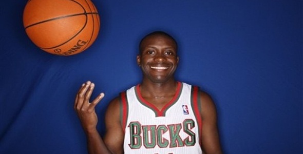 Earl Boykins Hits the “Longest to Fall” Shot Ever