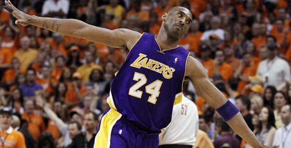 Kobe Posterizes Sixers Nocioni for New Years
