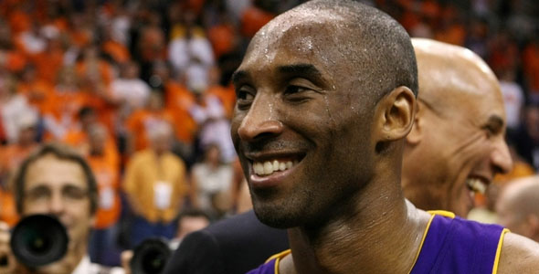 Kobe Drops 48 on Suns, Proves Demise is Exaggerated