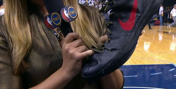 Remember When Griffin Ripped His Hyperdunk PE During A Playoff Game?