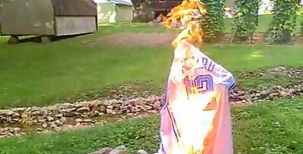 Video: Angry Magic Fans Burn Dwight Howard Jerseys
