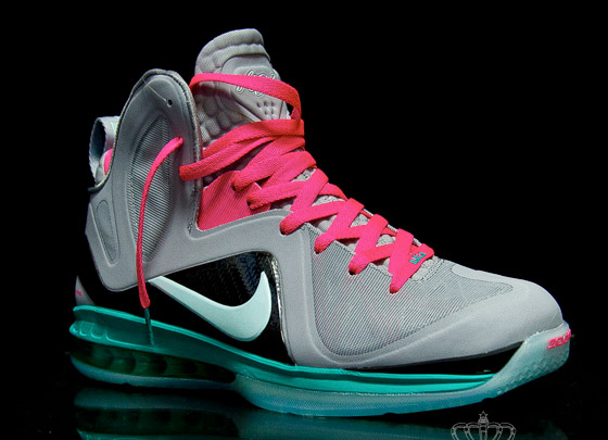 LeBron James Shows Off Unreleased Nike LeBron IX Elite Sneakers