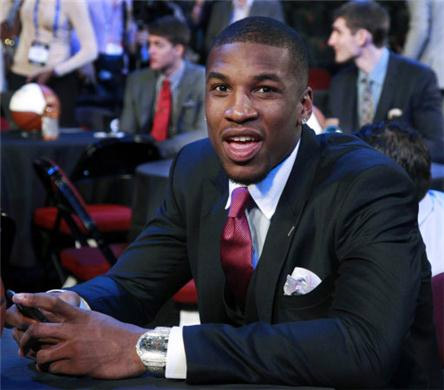 Rookie Thomas Robinson Ejected for Elbowing Jonas Jerebko in the Throat (Video)