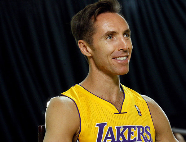 Steve Nash Shows Off His Crazy Soccer Skills Between Plays (GIF)