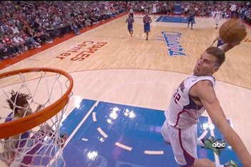 Blake Griffin’s Nasty One-handed Alley-oop Against Knicks (Video)