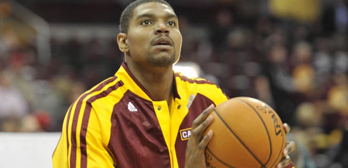 Watch: Andrew Bynum Gets Booed In Return To Philly