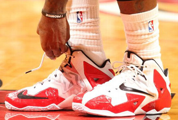 LeBron James Finally Wears Nike LeBron 11 PE For Entire Game