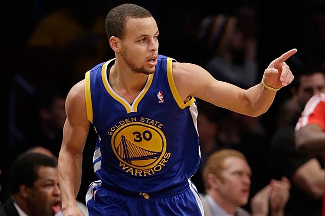 Watch: Steph Curry’s Amazing Between the Legs Dribble Drive
