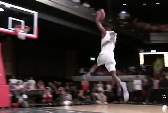 Watch: HS Player’s Amazing Dunk From Behind FT Line