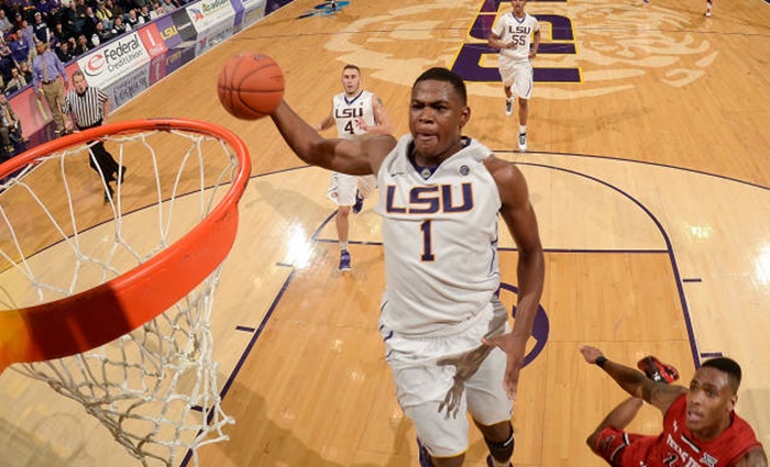 Watch: LSU’s Jarell Martin Does In Game “East Bay Funk Dunk”