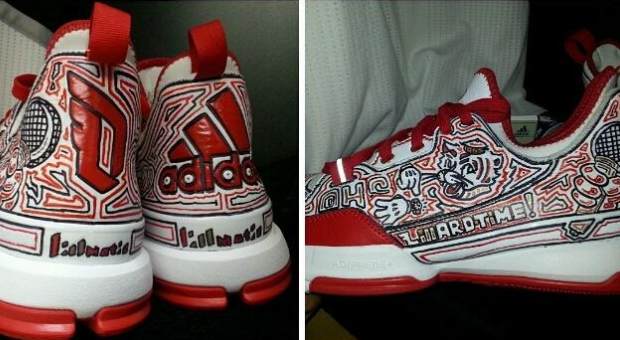 Look: Robin Lopez Freehand Draws On Damian Lillard’s adidas