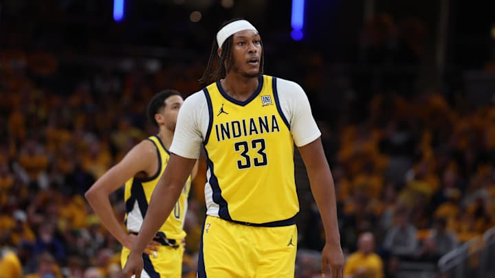 Myles Turner signs with Bucks